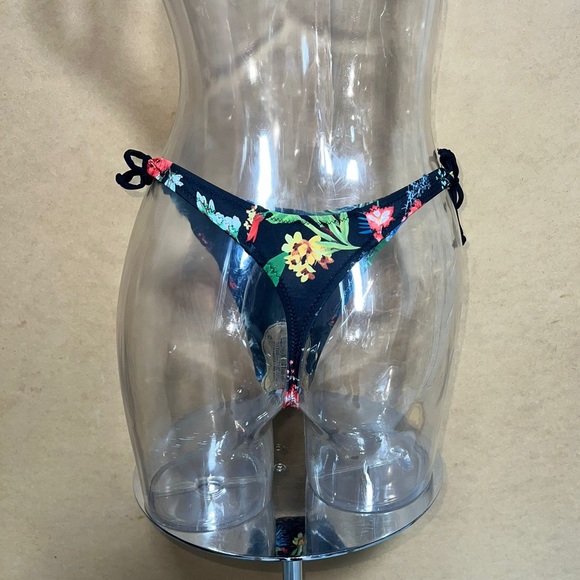 BIKINI BOTTOM - Picture 3 of 3